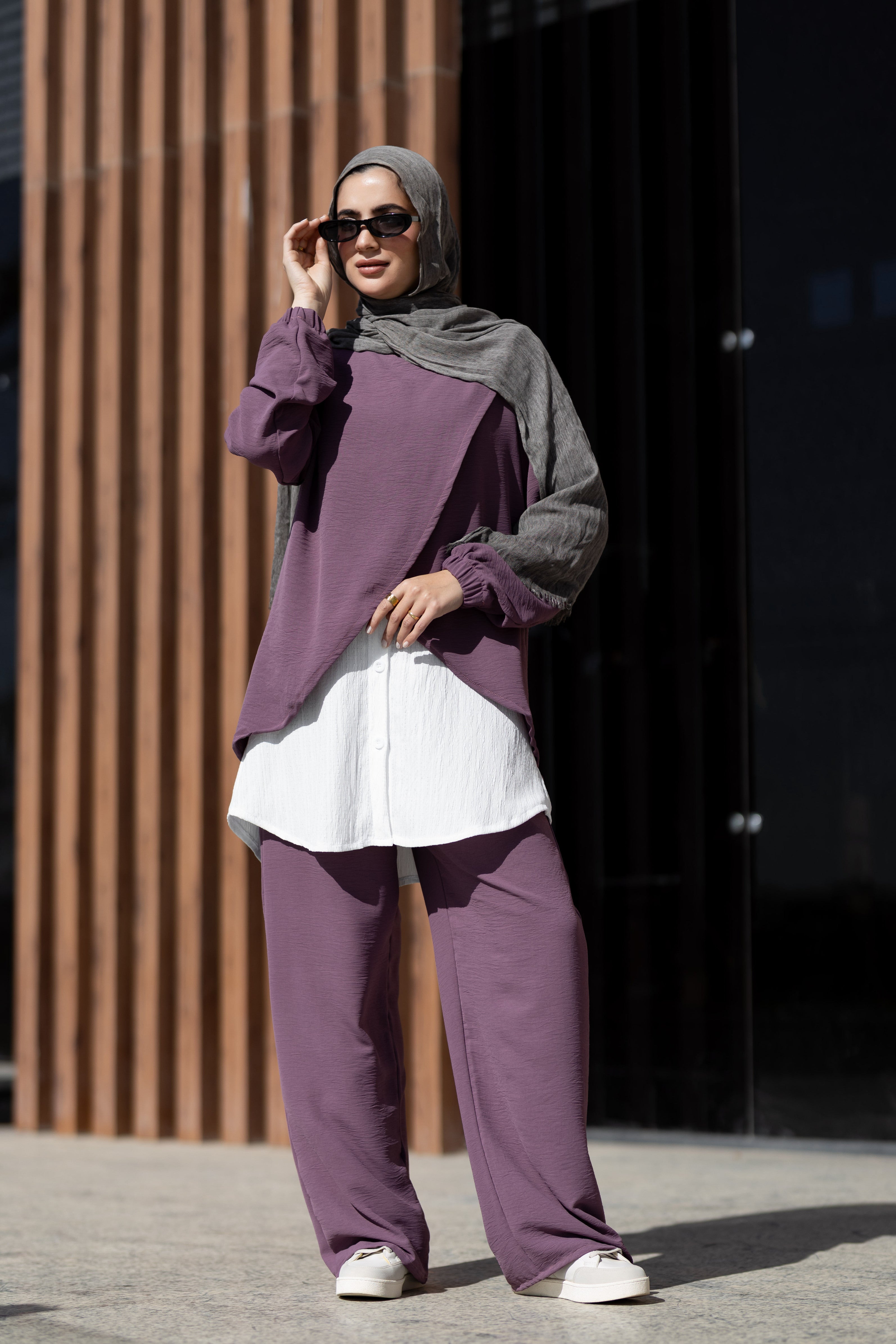 Modest Suit 942