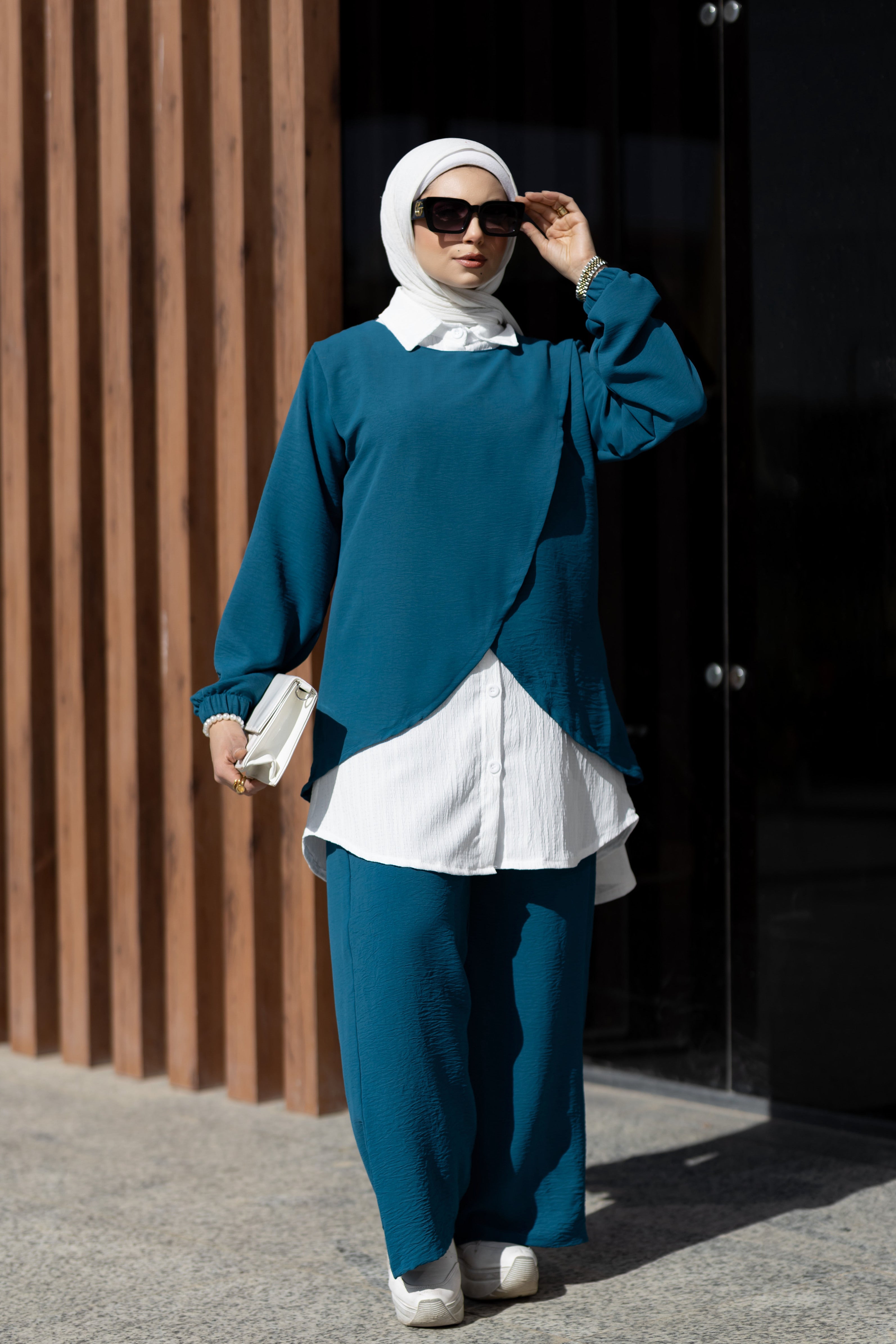 Modest Suit 942