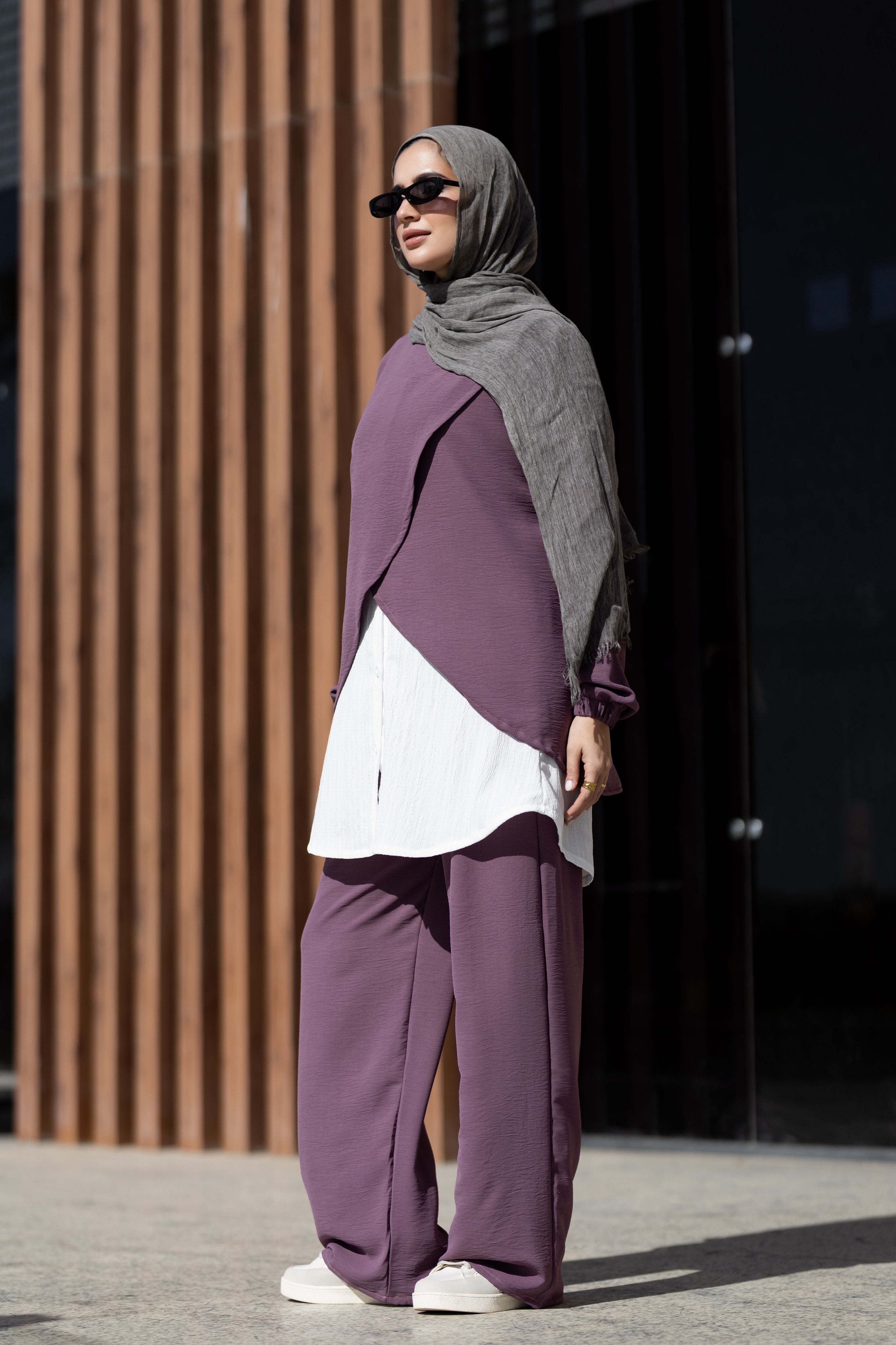 Modest Suit 942