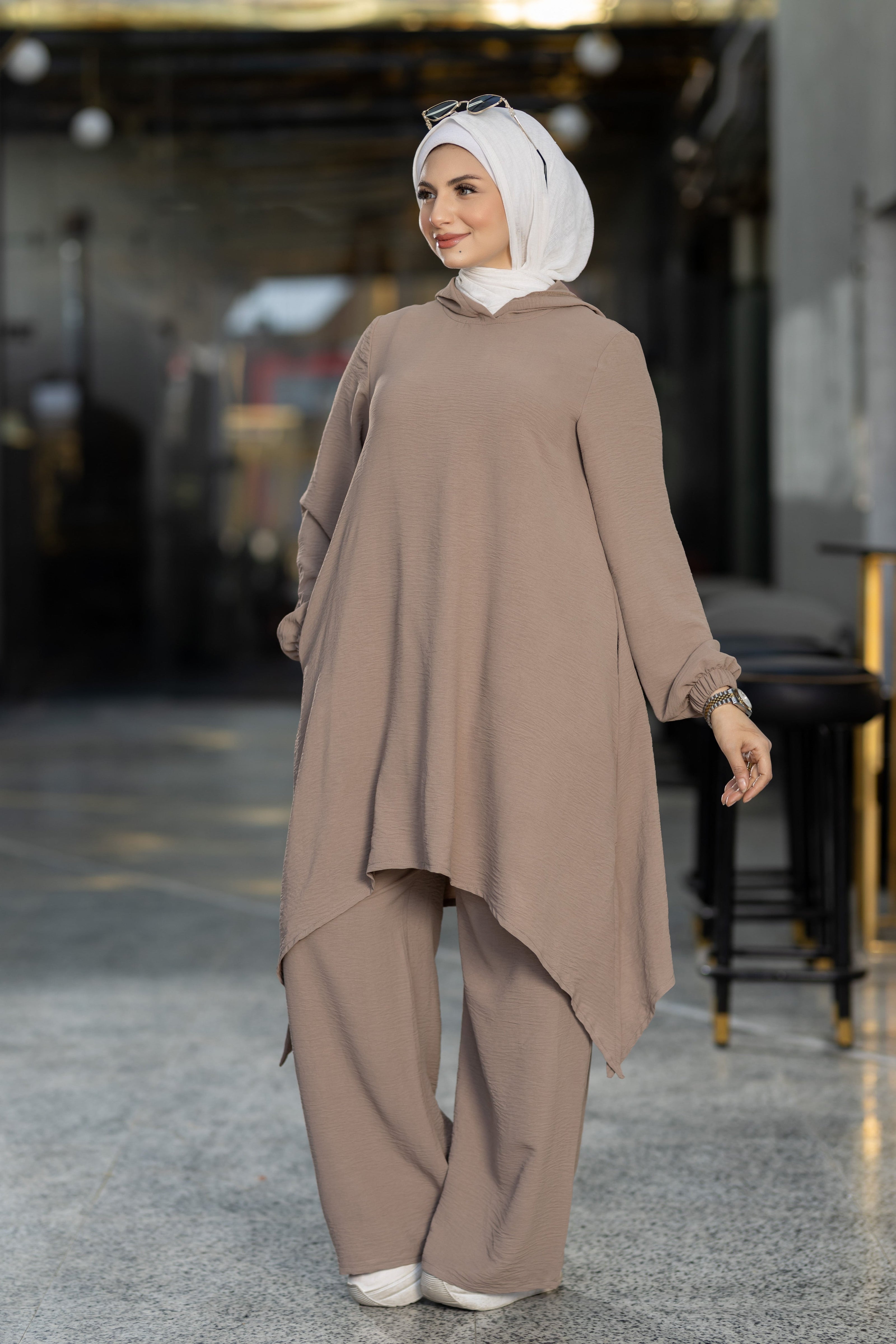 Modest Suit 943