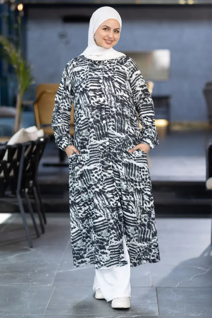 Modest Suit 945